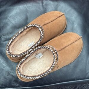 UGGS slippers